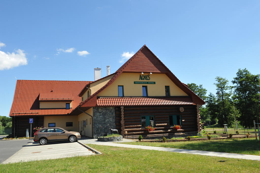 Hotel Agnes Bohdaneč Екстериор снимка
